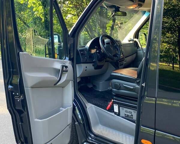 Черный Мерседес Sprinter, объемом двигателя 2.99 л и пробегом 350 тыс. км за 29500 $, фото 9 на Automoto.ua