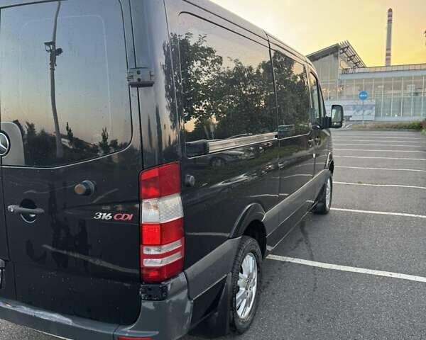 Черный Мерседес Sprinter, объемом двигателя 2.2 л и пробегом 610 тыс. км за 15900 $, фото 1 на Automoto.ua