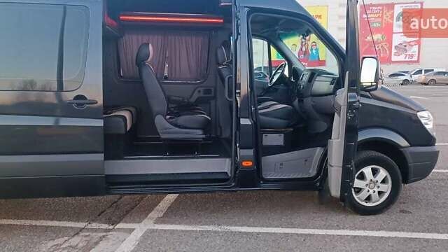 Черный Мерседес Sprinter, объемом двигателя 2.99 л и пробегом 700 тыс. км за 24000 $, фото 2 на Automoto.ua