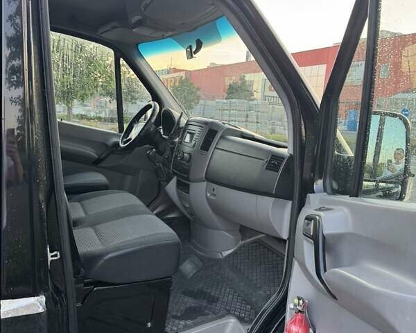 Черный Мерседес Sprinter, объемом двигателя 2.2 л и пробегом 610 тыс. км за 15900 $, фото 5 на Automoto.ua