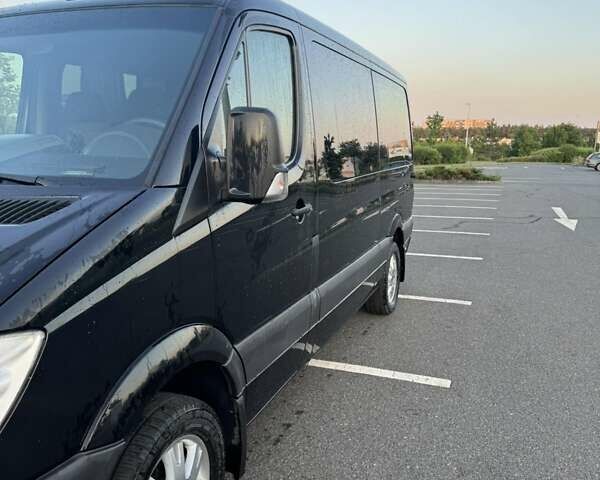 Черный Мерседес Sprinter, объемом двигателя 2.2 л и пробегом 610 тыс. км за 15900 $, фото 3 на Automoto.ua