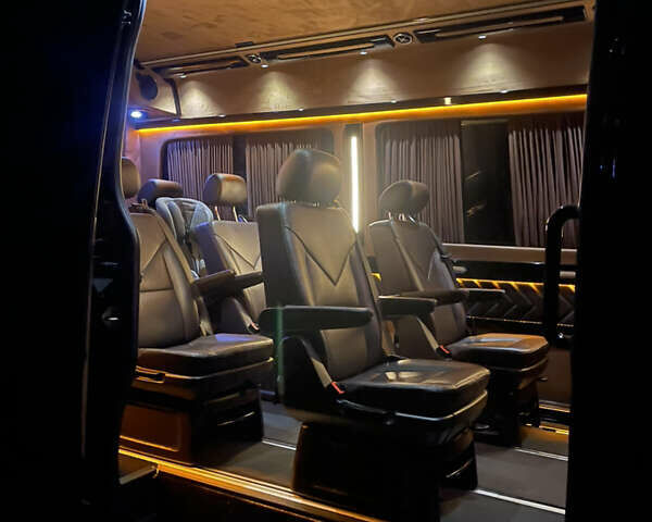 Черный Мерседес Sprinter, объемом двигателя 2.2 л и пробегом 350 тыс. км за 25000 $, фото 4 на Automoto.ua