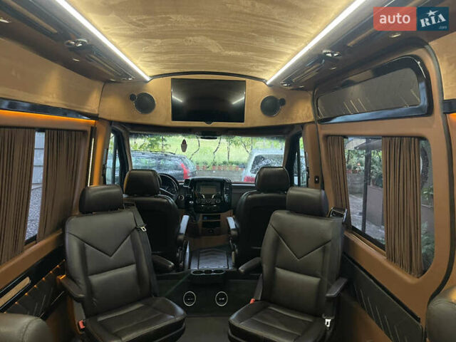 Черный Мерседес Sprinter, объемом двигателя 2.2 л и пробегом 350 тыс. км за 25000 $, фото 11 на Automoto.ua