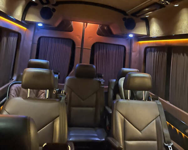 Черный Мерседес Sprinter, объемом двигателя 2.2 л и пробегом 350 тыс. км за 25000 $, фото 2 на Automoto.ua