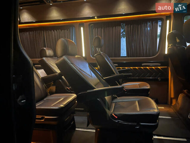 Черный Мерседес Sprinter, объемом двигателя 2.2 л и пробегом 350 тыс. км за 25000 $, фото 7 на Automoto.ua