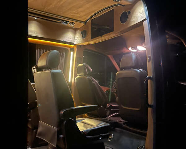 Черный Мерседес Sprinter, объемом двигателя 2.2 л и пробегом 350 тыс. км за 25000 $, фото 3 на Automoto.ua
