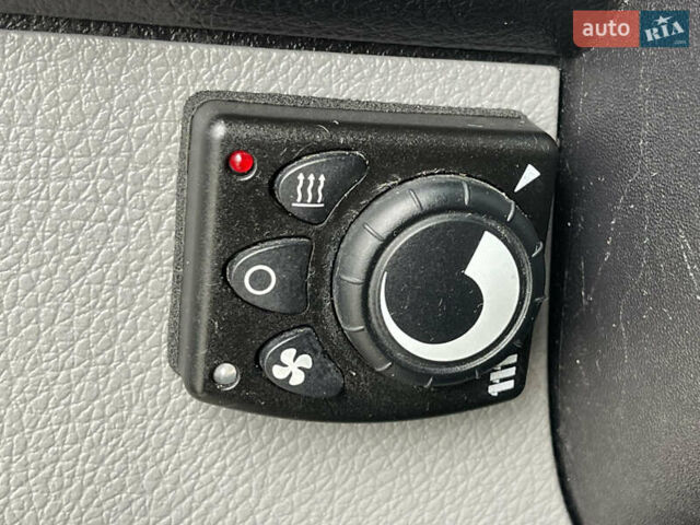 Черный Мерседес Sprinter, объемом двигателя 2.2 л и пробегом 421 тыс. км за 19999 $, фото 81 на Automoto.ua