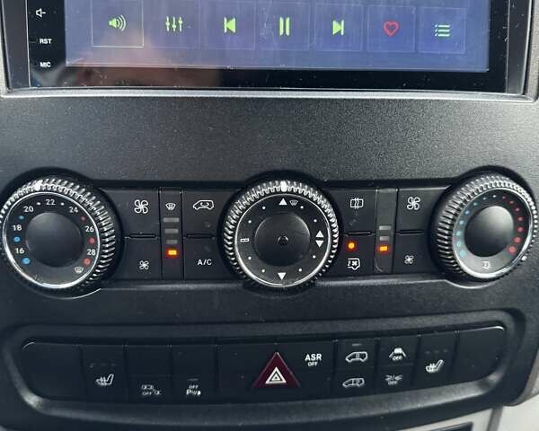 Черный Мерседес Sprinter, объемом двигателя 2.99 л и пробегом 635 тыс. км за 31500 $, фото 10 на Automoto.ua