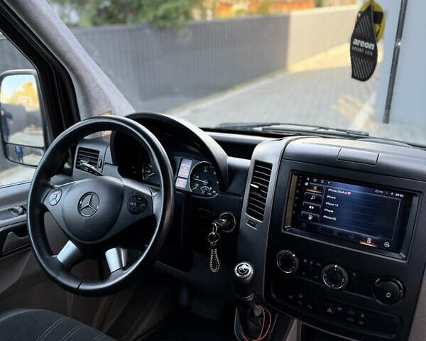 Черный Мерседес Sprinter, объемом двигателя 2.2 л и пробегом 660 тыс. км за 31459 $, фото 8 на Automoto.ua