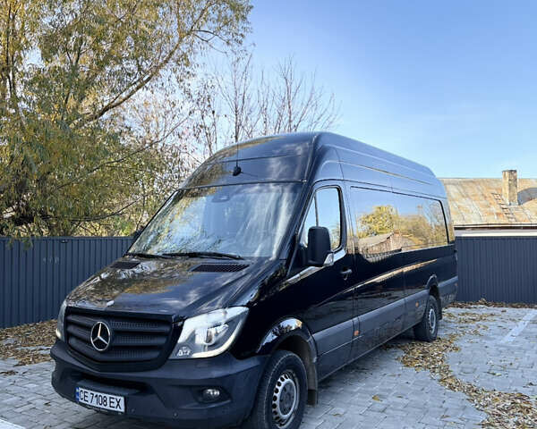 Черный Мерседес Sprinter, объемом двигателя 2.2 л и пробегом 660 тыс. км за 31459 $, фото 2 на Automoto.ua
