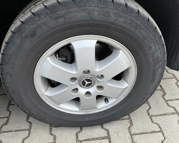 Черный Мерседес Sprinter, объемом двигателя 3 л и пробегом 693 тыс. км за 28900 $, фото 2 на Automoto.ua