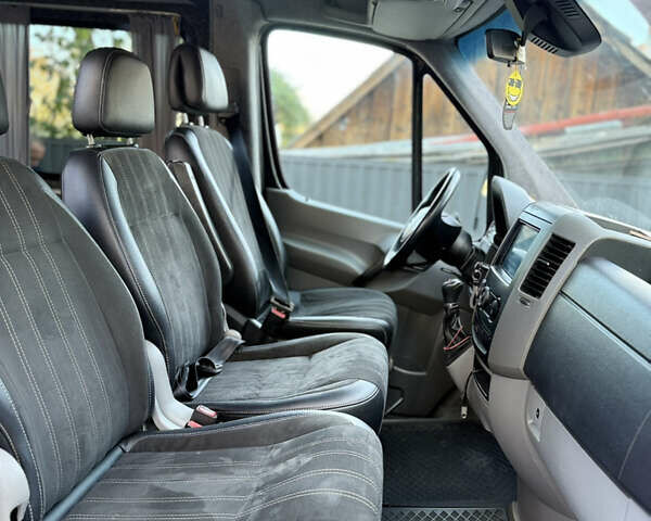 Черный Мерседес Sprinter, объемом двигателя 2.2 л и пробегом 660 тыс. км за 31459 $, фото 7 на Automoto.ua