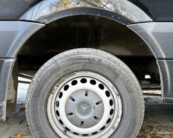 Черный Мерседес Sprinter, объемом двигателя 2.2 л и пробегом 660 тыс. км за 31459 $, фото 14 на Automoto.ua