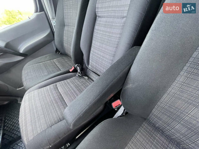 Чорний Мерседес Sprinter, об'ємом двигуна 2.2 л та пробігом 421 тис. км за 19550 $, фото 47 на Automoto.ua