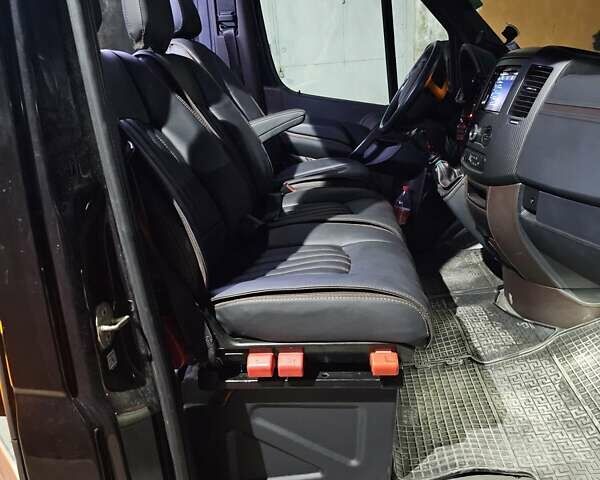 Черный Мерседес Sprinter, объемом двигателя 2.99 л и пробегом 688 тыс. км за 36500 $, фото 6 на Automoto.ua