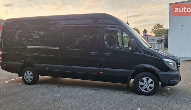 Черный Мерседес Sprinter, объемом двигателя 2.2 л и пробегом 334 тыс. км за 32199 $, фото 1 на Automoto.ua