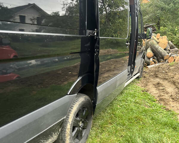 Черный Мерседес Sprinter, объемом двигателя 2.2 л и пробегом 450 тыс. км за 30424 $, фото 8 на Automoto.ua