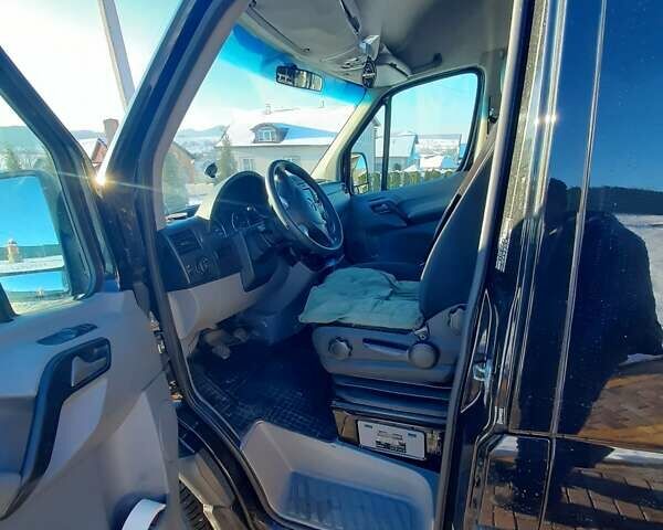 Черный Мерседес Sprinter, объемом двигателя 2.1 л и пробегом 483 тыс. км за 23000 $, фото 8 на Automoto.ua
