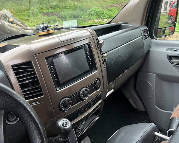 Черный Мерседес Sprinter, объемом двигателя 2.2 л и пробегом 450 тыс. км за 30424 $, фото 4 на Automoto.ua
