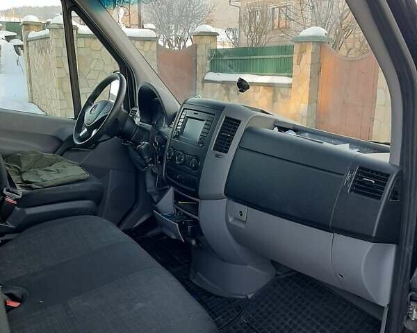 Черный Мерседес Sprinter, объемом двигателя 2.1 л и пробегом 483 тыс. км за 23000 $, фото 13 на Automoto.ua