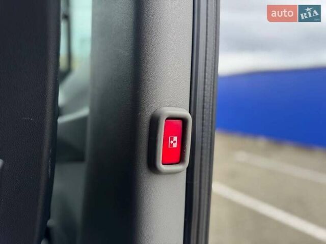 Черный Мерседес Sprinter, объемом двигателя 3 л и пробегом 400 тыс. км за 36500 $, фото 33 на Automoto.ua