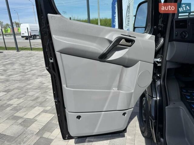 Черный Мерседес Sprinter, объемом двигателя 2.2 л и пробегом 161 тыс. км за 32500 $, фото 13 на Automoto.ua