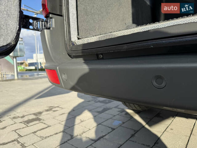 Черный Мерседес Sprinter, объемом двигателя 0 л и пробегом 185 тыс. км за 30800 $, фото 21 на Automoto.ua