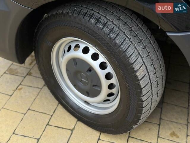 Черный Мерседес Sprinter, объемом двигателя 2.2 л и пробегом 181 тыс. км за 26900 $, фото 68 на Automoto.ua