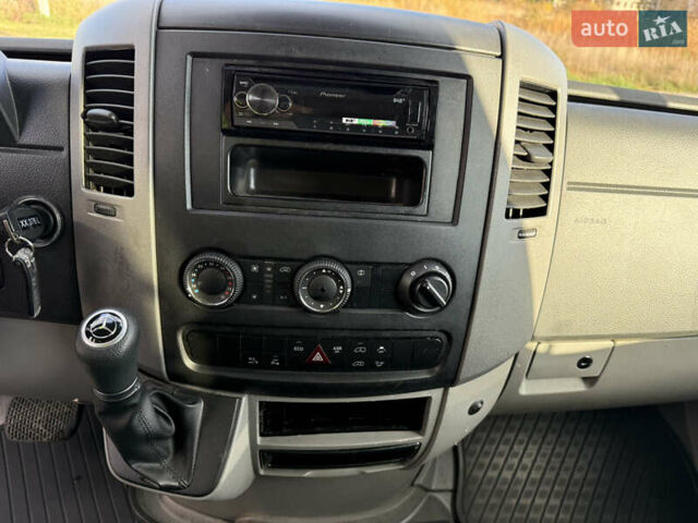 Черный Мерседес Sprinter, объемом двигателя 0 л и пробегом 185 тыс. км за 30800 $, фото 13 на Automoto.ua