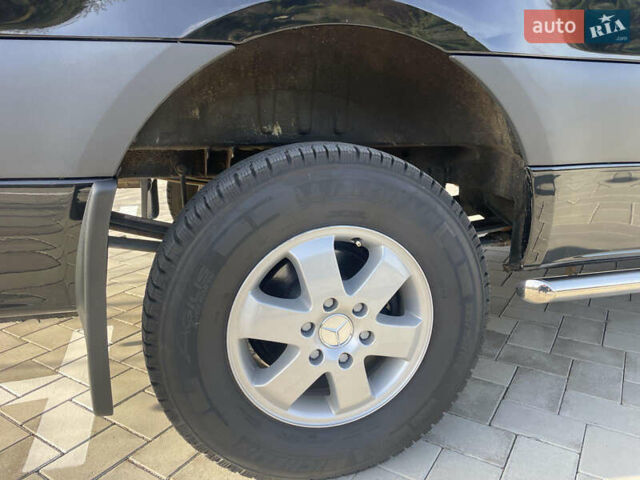 Черный Мерседес Sprinter, объемом двигателя 2.99 л и пробегом 330 тыс. км за 62165 $, фото 2 на Automoto.ua