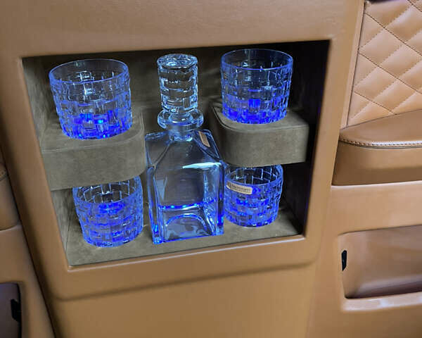 Черный Мерседес Sprinter, объемом двигателя 2.14 л и пробегом 3 тыс. км за 180000 $, фото 25 на Automoto.ua