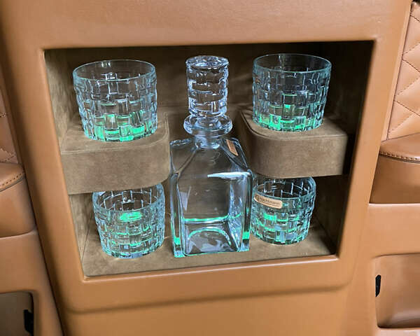 Чорний Мерседес Sprinter, об'ємом двигуна 2.14 л та пробігом 3 тис. км за 180000 $, фото 23 на Automoto.ua