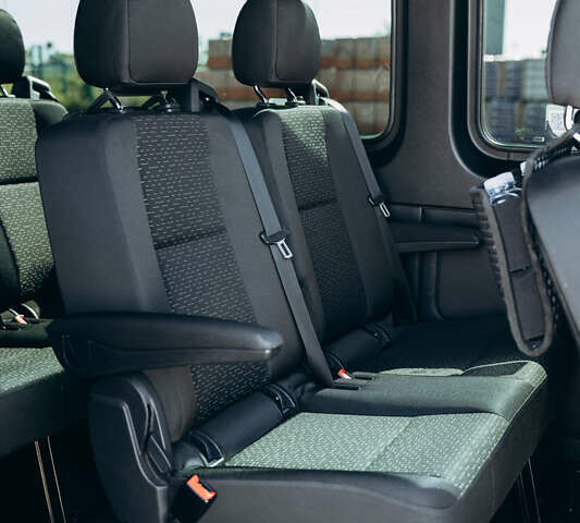 Черный Мерседес Sprinter, объемом двигателя 1.9 л и пробегом 260 тыс. км за 45000 $, фото 48 на Automoto.ua
