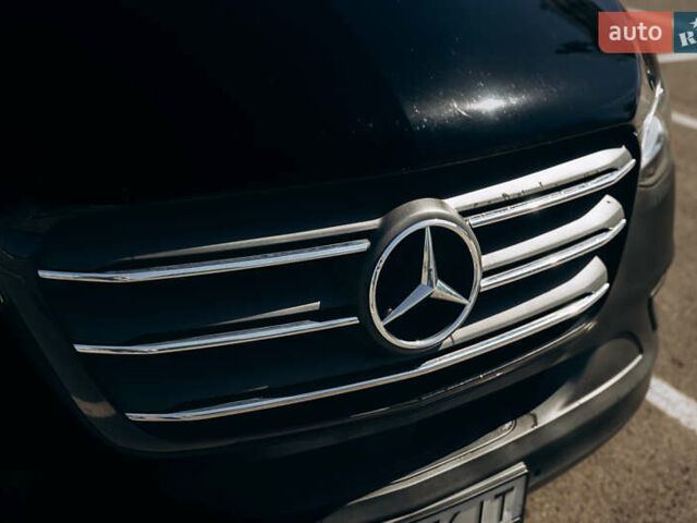 Черный Мерседес Sprinter, объемом двигателя 1.9 л и пробегом 260 тыс. км за 45000 $, фото 2 на Automoto.ua