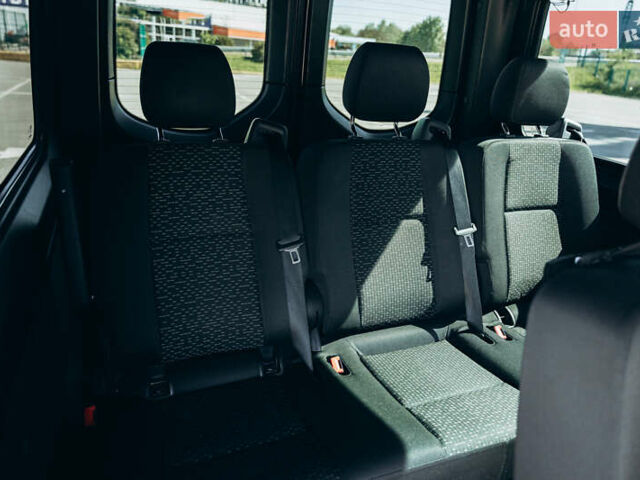 Черный Мерседес Sprinter, объемом двигателя 1.9 л и пробегом 260 тыс. км за 45000 $, фото 46 на Automoto.ua