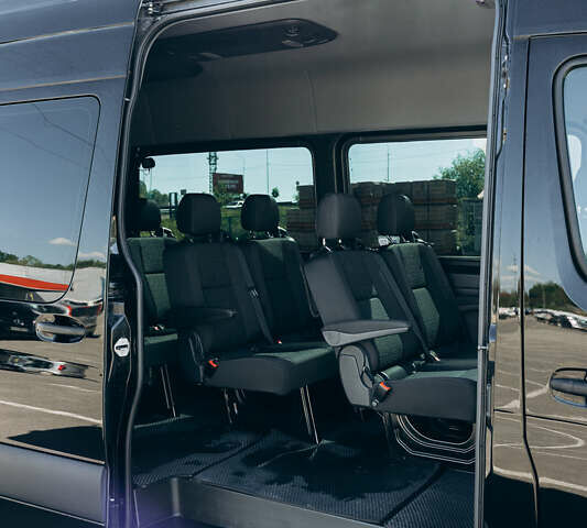 Черный Мерседес Sprinter, объемом двигателя 1.9 л и пробегом 260 тыс. км за 45000 $, фото 49 на Automoto.ua