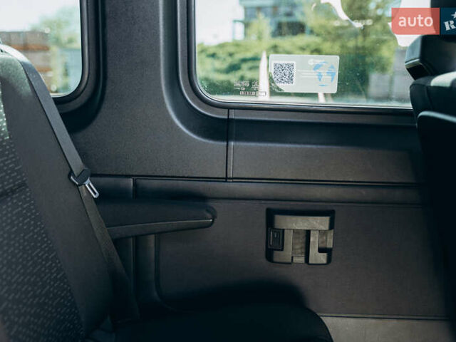 Черный Мерседес Sprinter, объемом двигателя 1.9 л и пробегом 260 тыс. км за 45000 $, фото 47 на Automoto.ua