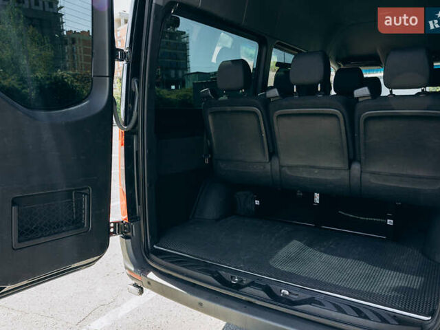 Черный Мерседес Sprinter, объемом двигателя 1.9 л и пробегом 260 тыс. км за 45000 $, фото 51 на Automoto.ua