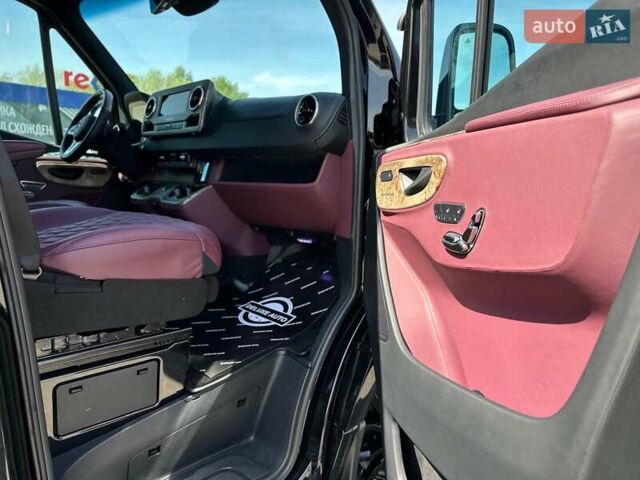 Черный Мерседес Sprinter, объемом двигателя 1.99 л и пробегом 17 тыс. км за 250000 $, фото 79 на Automoto.ua