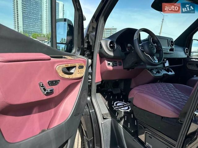 Черный Мерседес Sprinter, объемом двигателя 1.99 л и пробегом 17 тыс. км за 250000 $, фото 46 на Automoto.ua