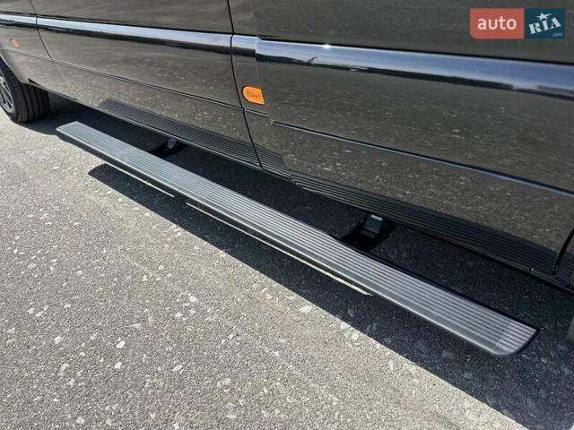 Черный Мерседес Sprinter, объемом двигателя 1.99 л и пробегом 17 тыс. км за 250000 $, фото 43 на Automoto.ua