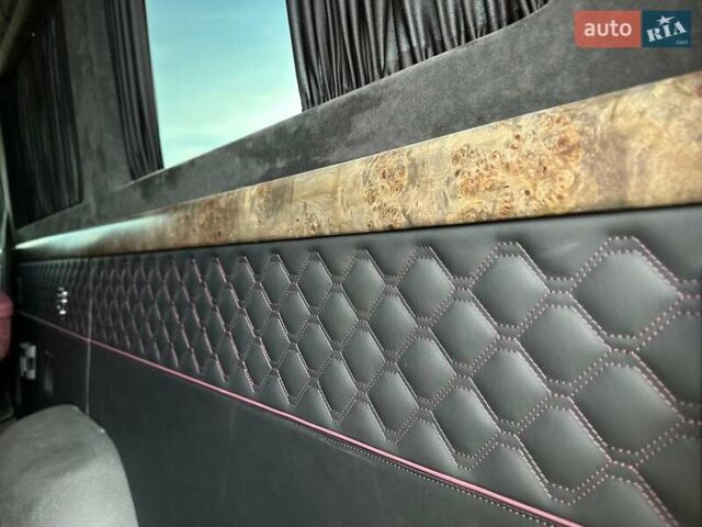Черный Мерседес Sprinter, объемом двигателя 1.99 л и пробегом 17 тыс. км за 250000 $, фото 69 на Automoto.ua