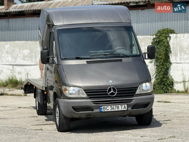 Коричневый Мерседес Sprinter, объемом двигателя 2.69 л и пробегом 590 тыс. км за 10400 $, фото 3 на Automoto.ua