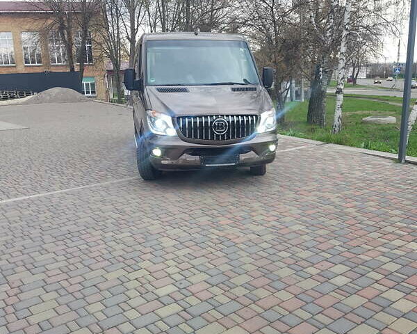 Коричневий Мерседес Sprinter, об'ємом двигуна 2.2 л та пробігом 106 тис. км за 32000 $, фото 23 на Automoto.ua