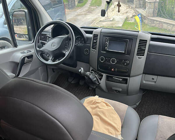 Коричневый Мерседес Sprinter, объемом двигателя 2.15 л и пробегом 208 тыс. км за 11200 $, фото 4 на Automoto.ua