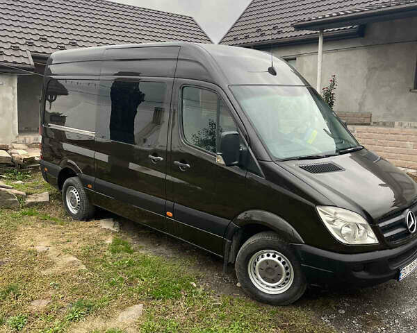 Коричневый Мерседес Sprinter, объемом двигателя 2.15 л и пробегом 208 тыс. км за 11200 $, фото 2 на Automoto.ua