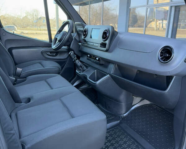 Коричневый Мерседес Sprinter, объемом двигателя 0 л и пробегом 280 тыс. км за 28000 $, фото 3 на Automoto.ua