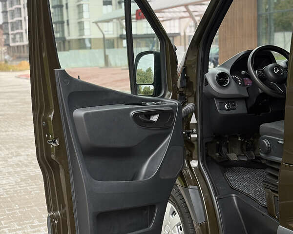Коричневый Мерседес Sprinter, объемом двигателя 2.2 л и пробегом 211 тыс. км за 25900 $, фото 11 на Automoto.ua
