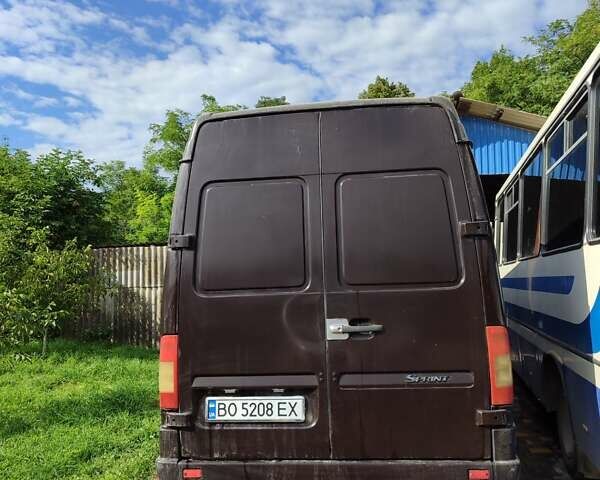 Коричневий Мерседес Sprinter, об'ємом двигуна 2.15 л та пробігом 700 тис. км за 8800 $, фото 1 на Automoto.ua