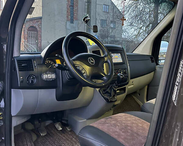 Коричневый Мерседес Sprinter, объемом двигателя 2.15 л и пробегом 210 тыс. км за 10750 $, фото 8 на Automoto.ua